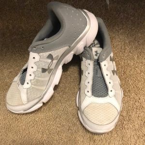 Under armour sneakers! Great condition, no laces